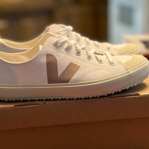 Veja Nova low top canvas sneakers, babe color. Size 10